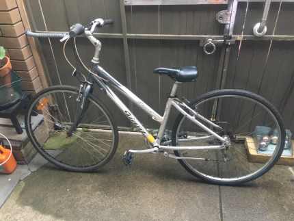 Giant elwood se ladies bike hotsell