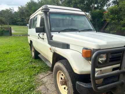 1998 TOYOTA LANDCRUISER POPTOP, 7 SEAT 5 SP MANUAL 4x4 TROOPCARRIER Mount Molloy Tablelands Preview