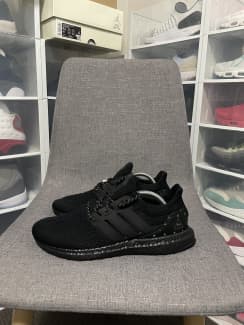 Ultra boost outlet canada triple black