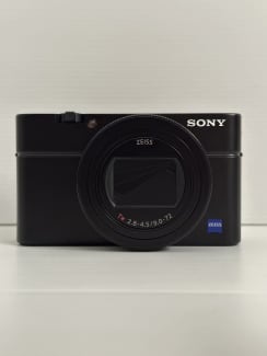 Sony Cyber-shot DSC-RX100 VII Digital Camera with Shooting Grip
