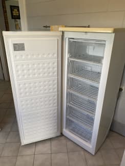 westinghouse 211 upright freezer