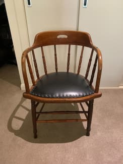 Antique captains chair discount value