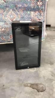 Glass door fridge deals gumtree