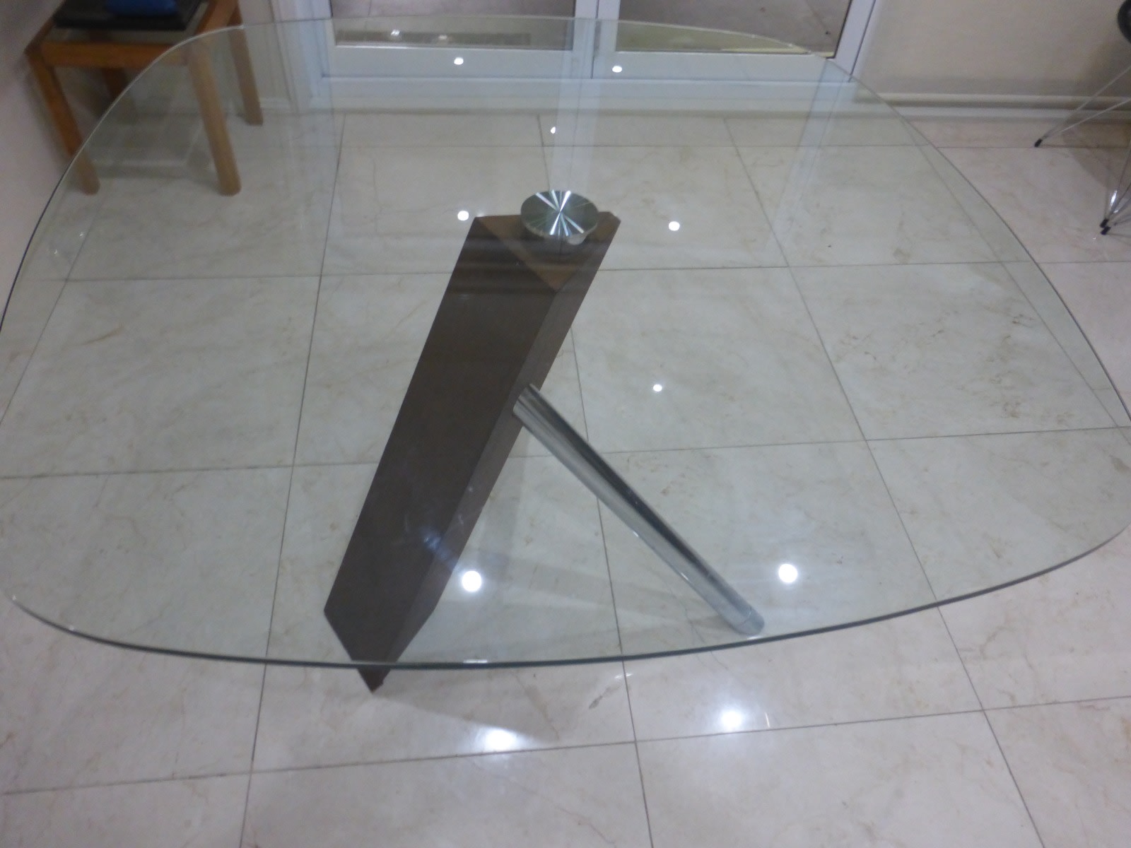 Nick Scali Dining GlassTopTable beautiful style with x Chairs