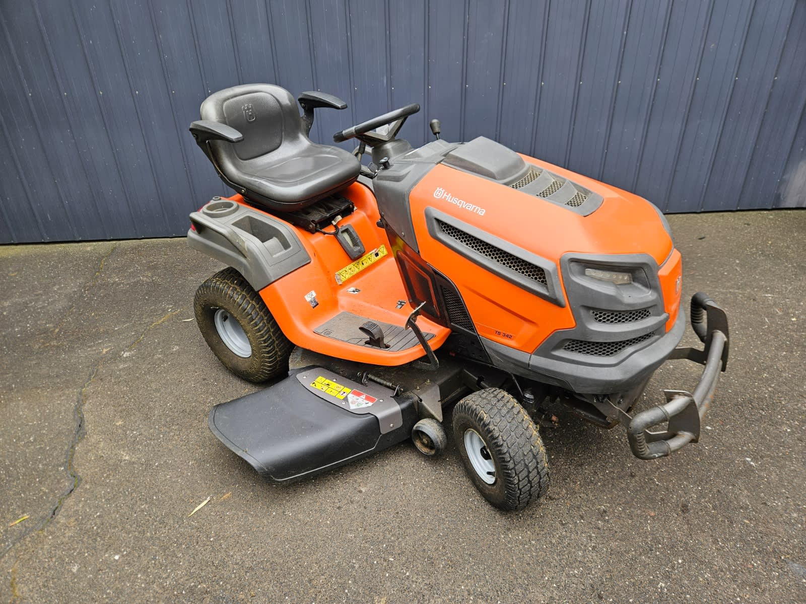 HUSQVARNA TS342 RIDE ON MOWER Lawn Mowers in