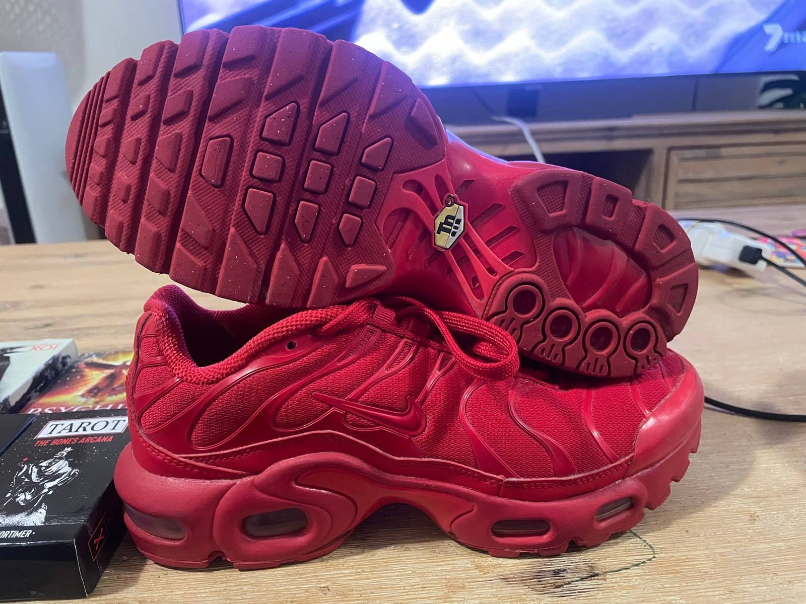 nike triple red tns