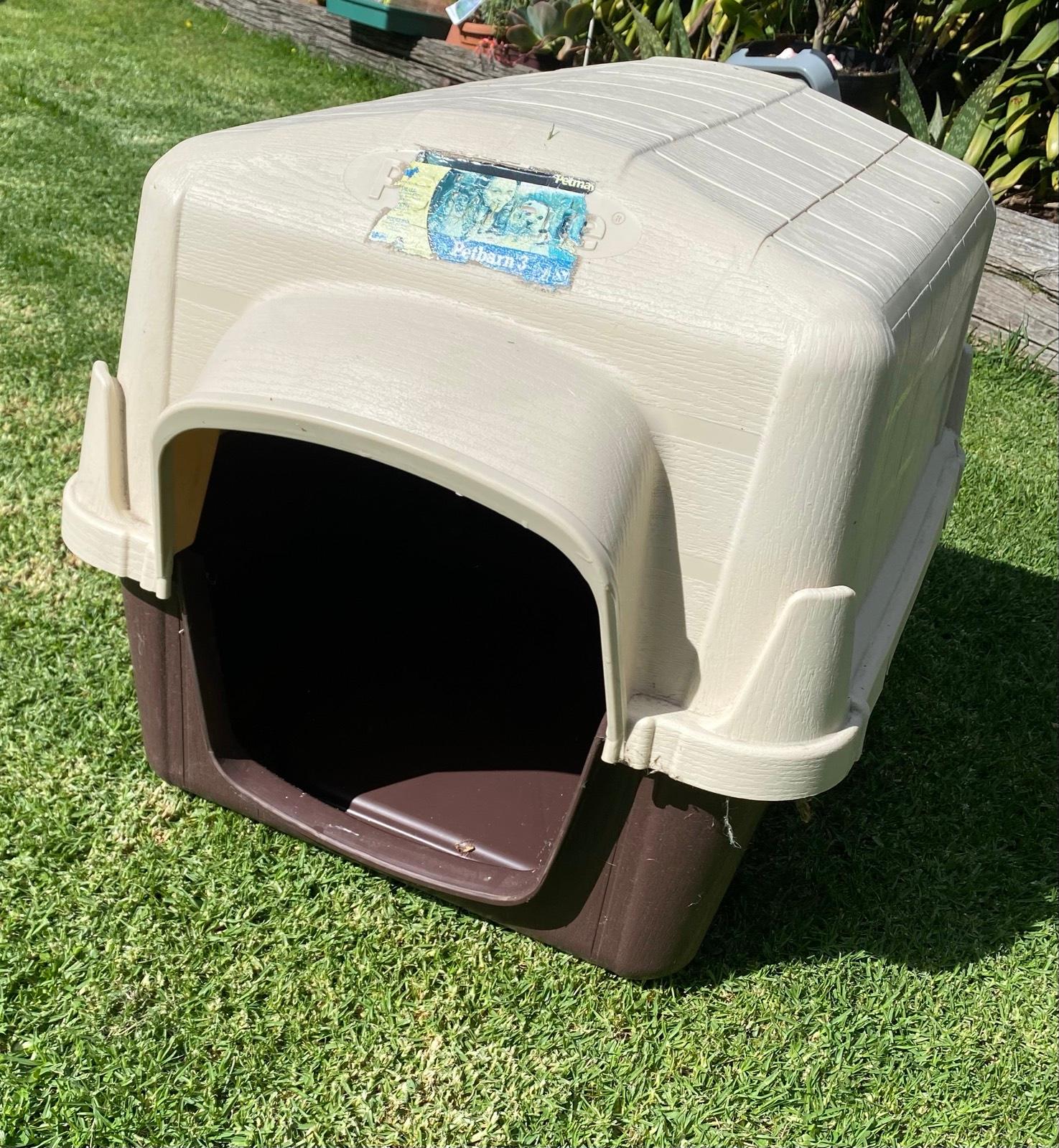 Dog kennel Small/Med dog FREE