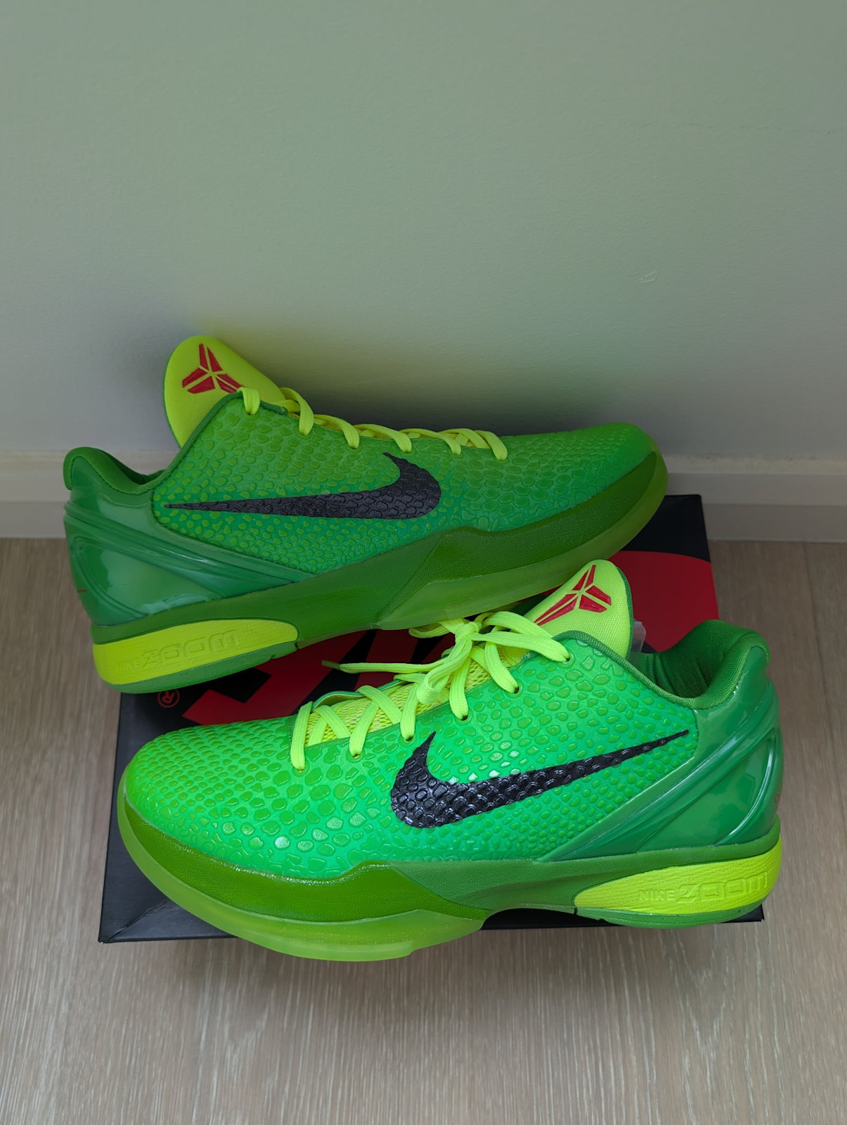 fake kobe grinch shoes
