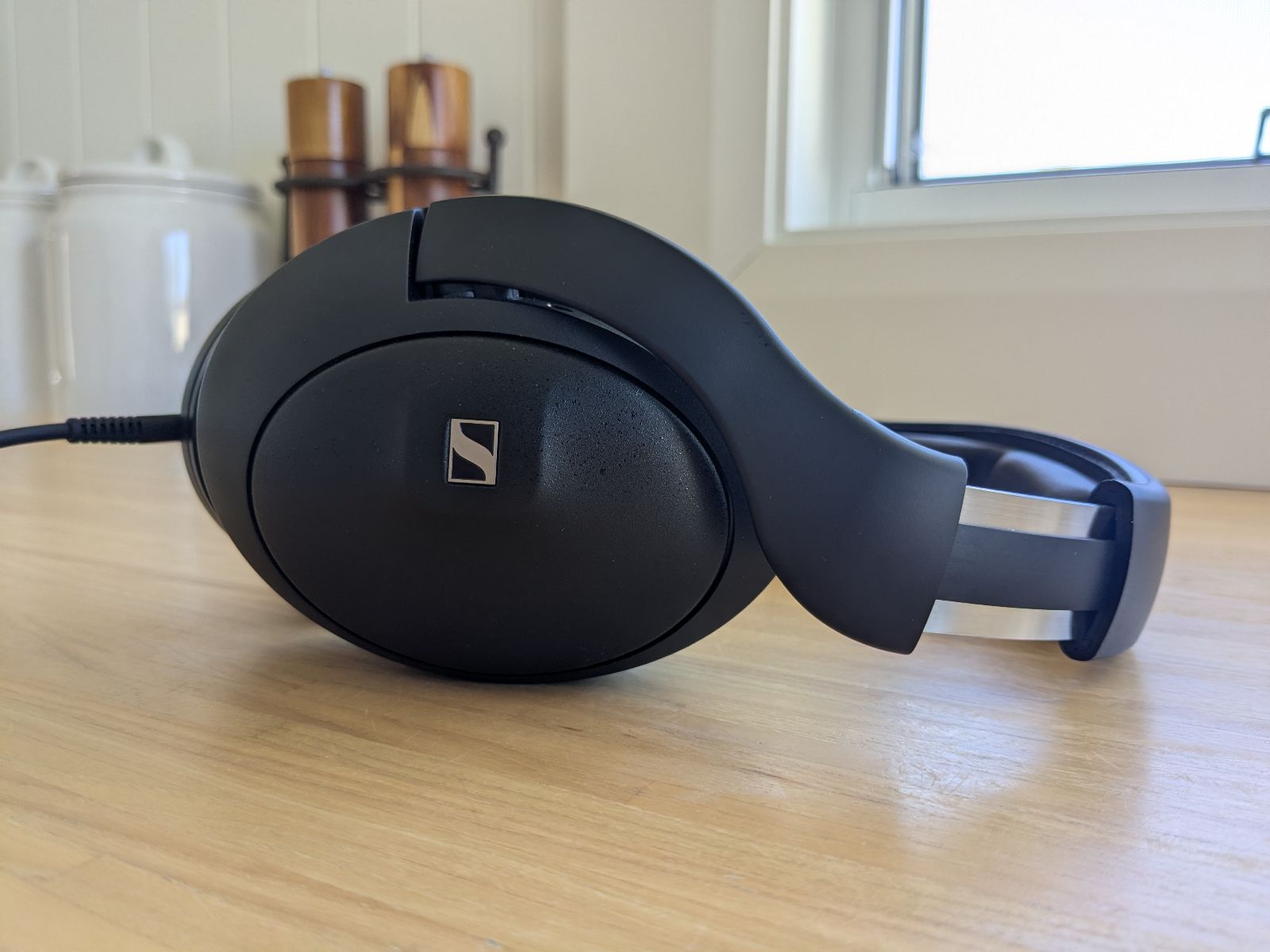 ヘッドホン Sennheise HD414 (50 years anniversary) Sennheiser HD 414: A Milestone in Headphone History