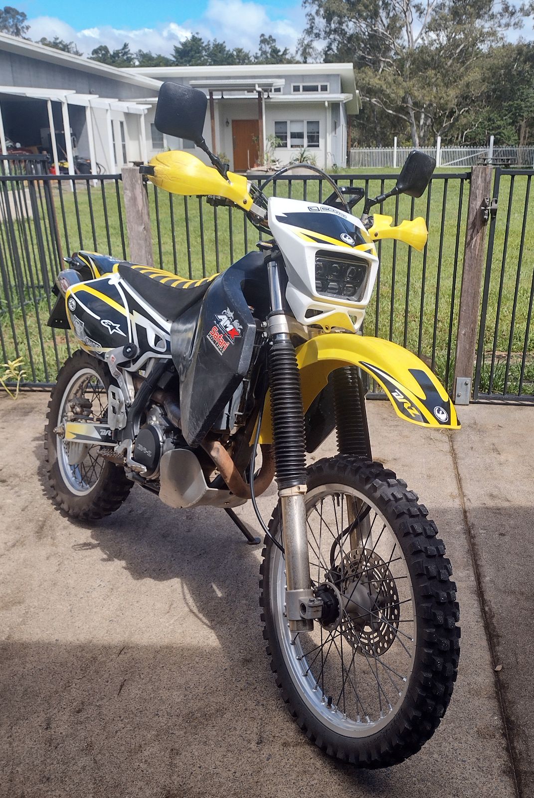 Bikes Drz 400 2002 Suzuki DR-Z400SM Price, Specs, Mileage, Colours