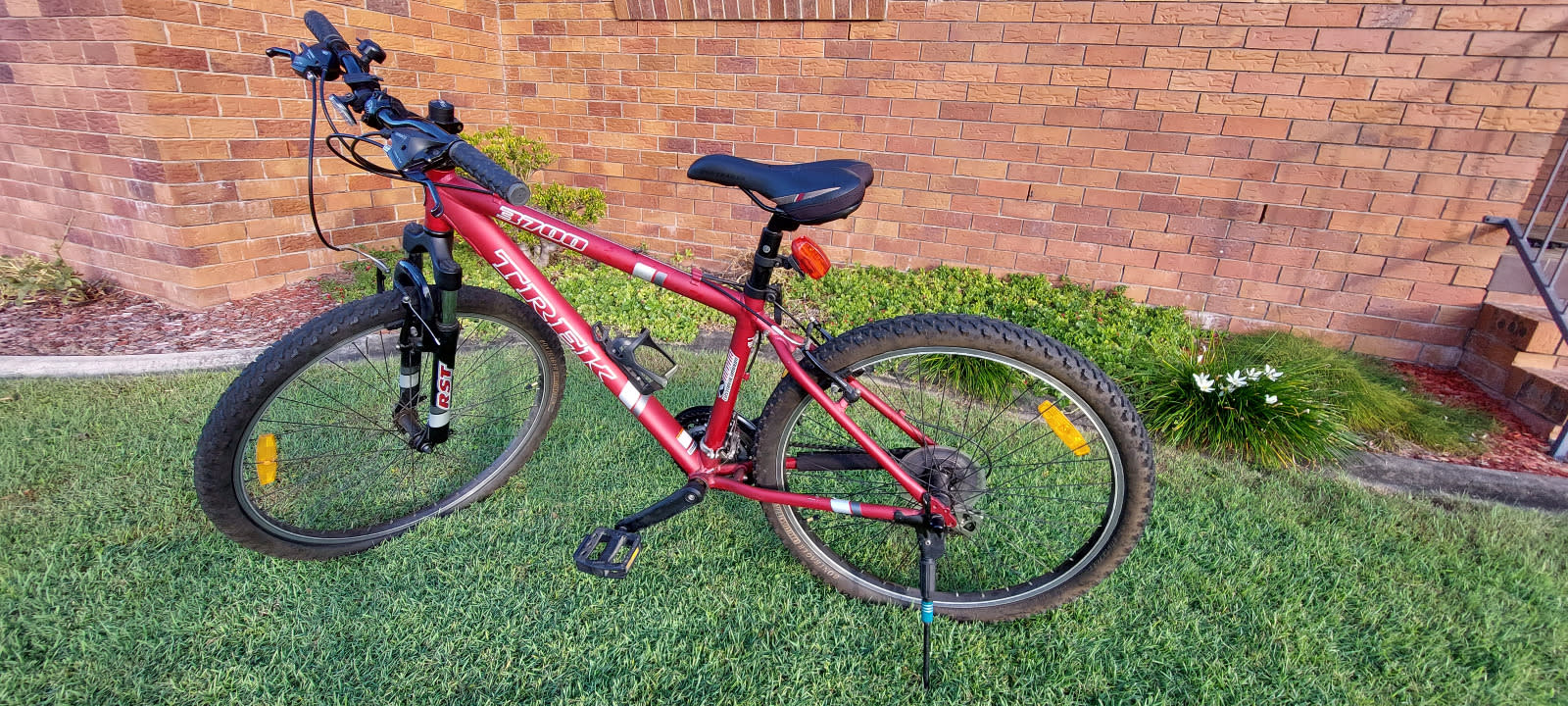 Trek 3700 mountain bike- price negotiable Women's Bicycles