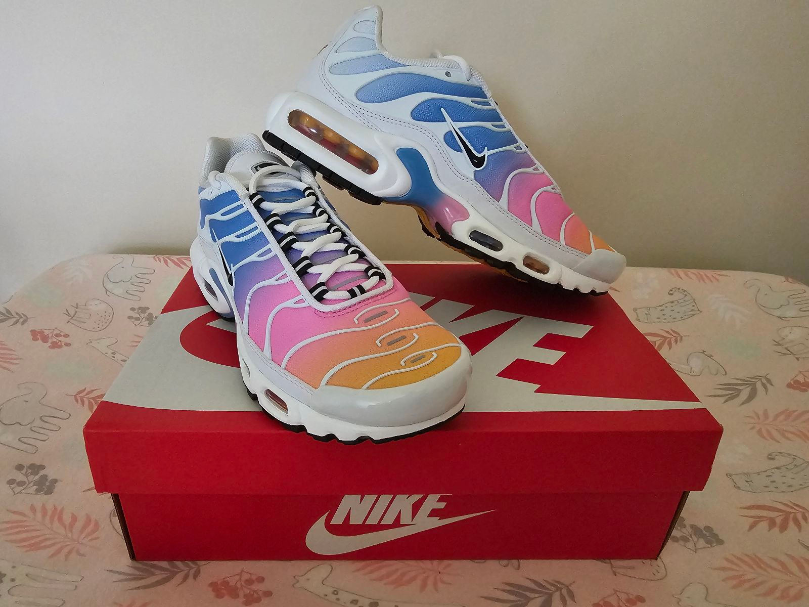 foot locker pink tns