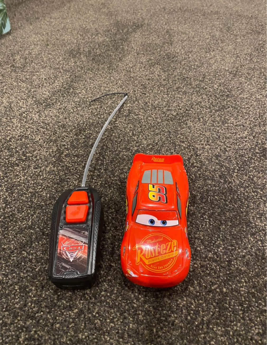 Disney Cars Lightning McQueen Single Dr Remote Control Car 14