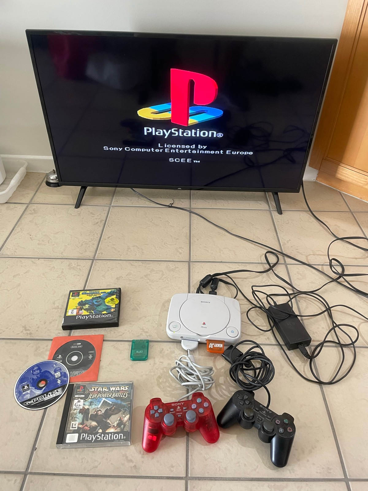 SONY PLAYSTATION PS1 GAMING CONSOLE GAMES CABLES