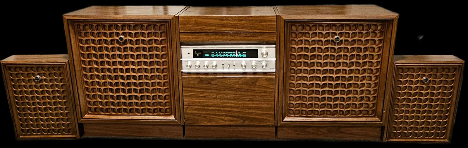 VINTAGE ANALOG STEREO CHANNEL QUADRAPHONIC