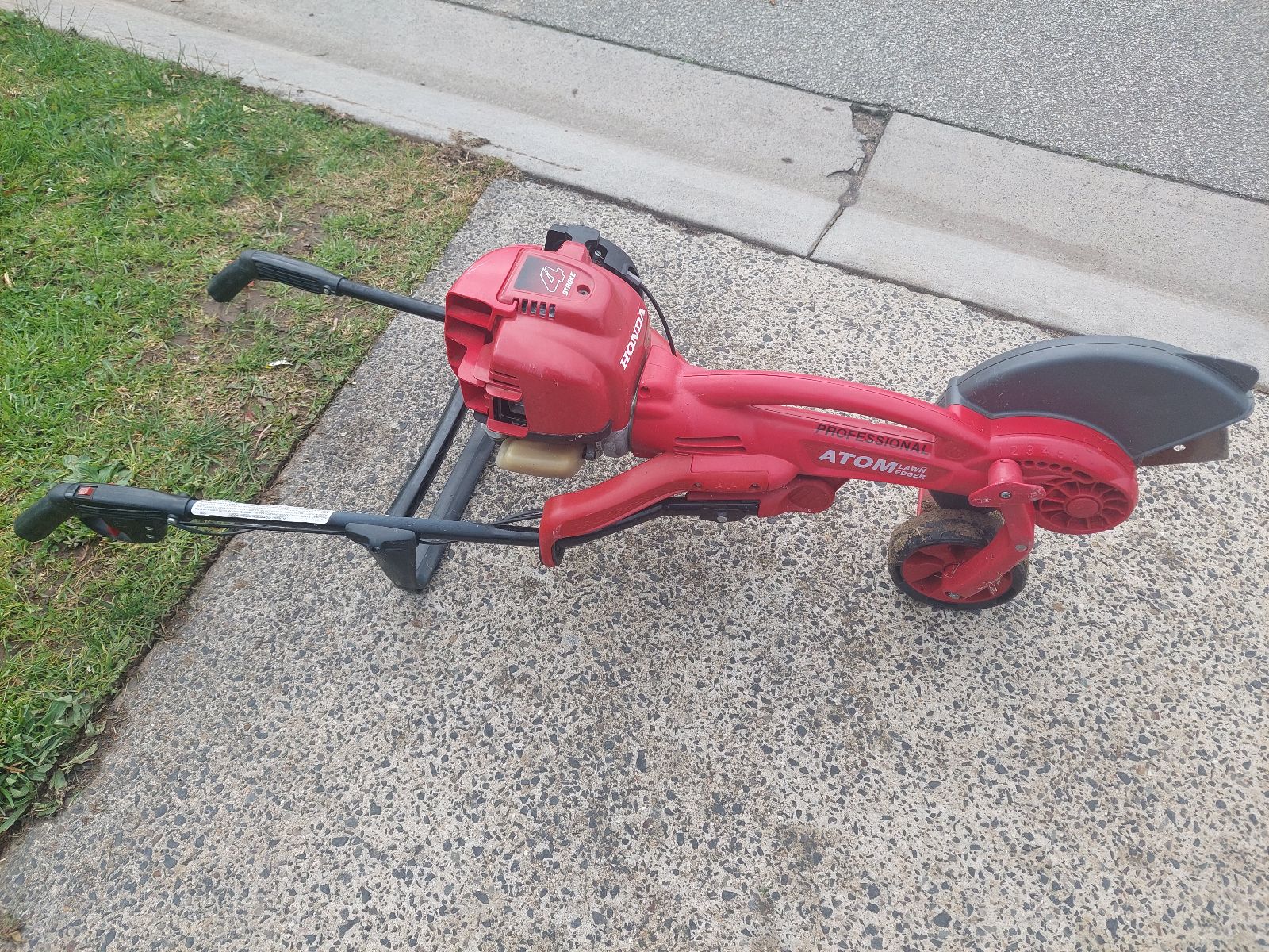 Atom Honda Garden Edger ATOM Edger 562 Professional Honda Powered