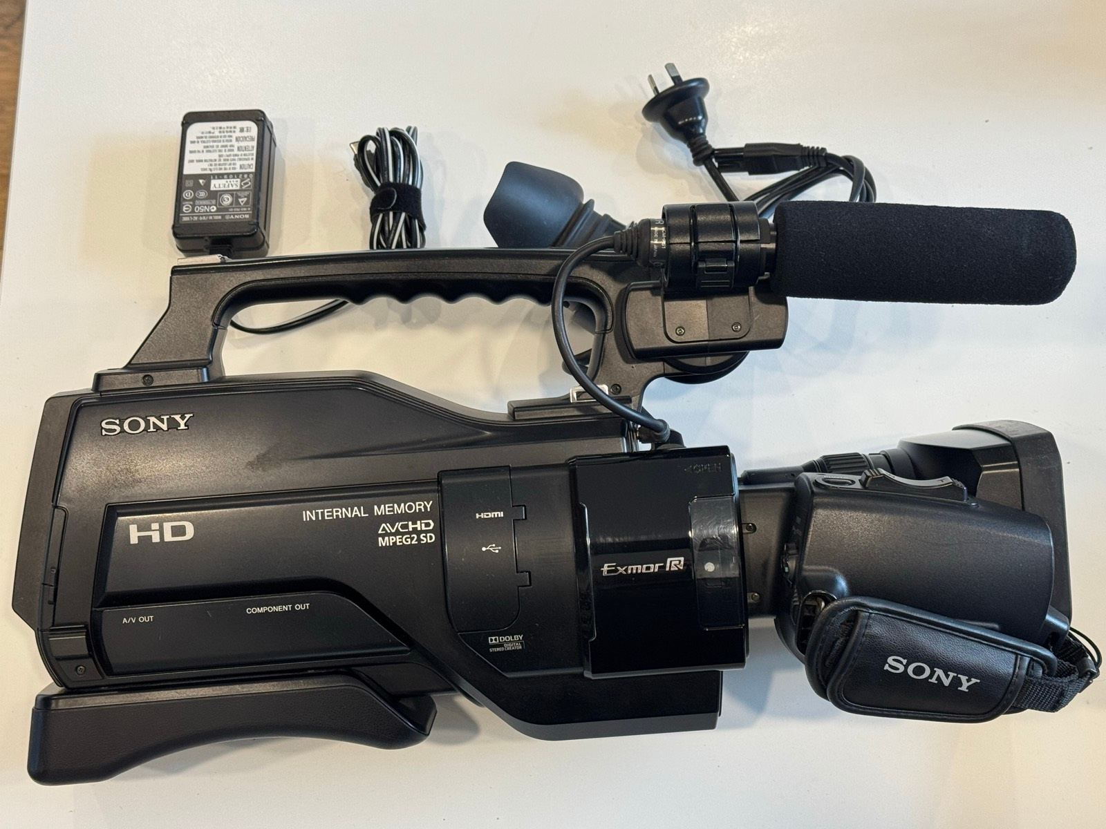 Sony HXR-MC1500P Professional Shoulder-Mount HD Camcorder