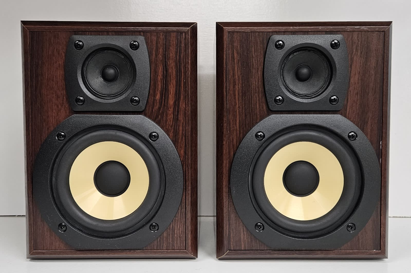 Audio Gumtree Hifi Speakers KRIESLER SPEAKERS 2x Vintage Stereo Hi