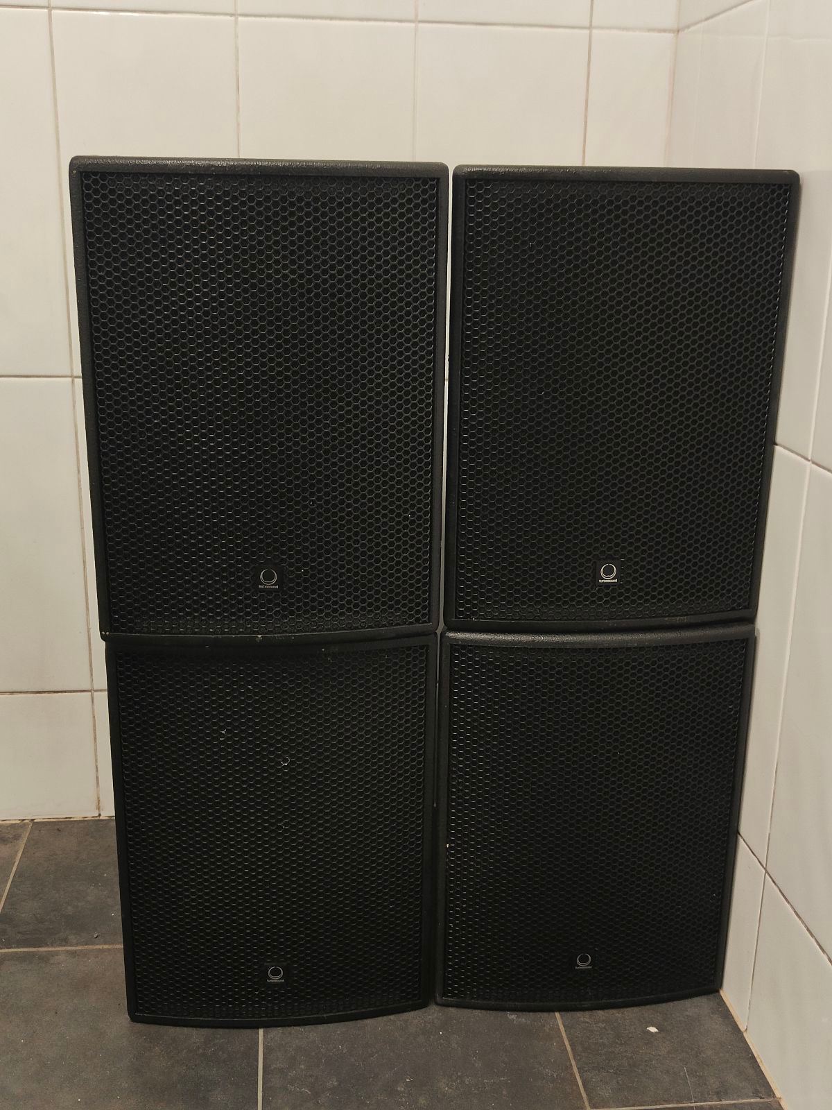 Turbosound Speaker Set X4 TCS-081C Speakers in Adelaide