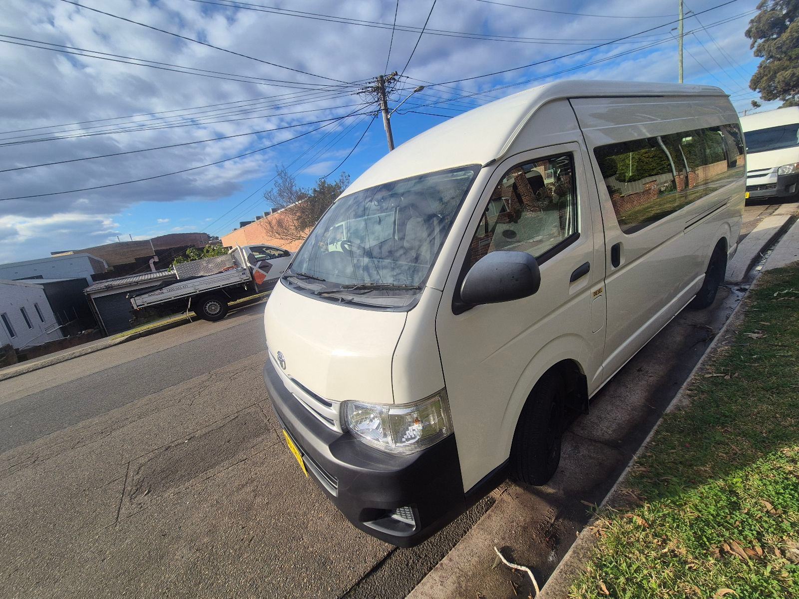 TOYOTA HIACE COMMUTER MINI BUS 12 SEATER Cars, Vans