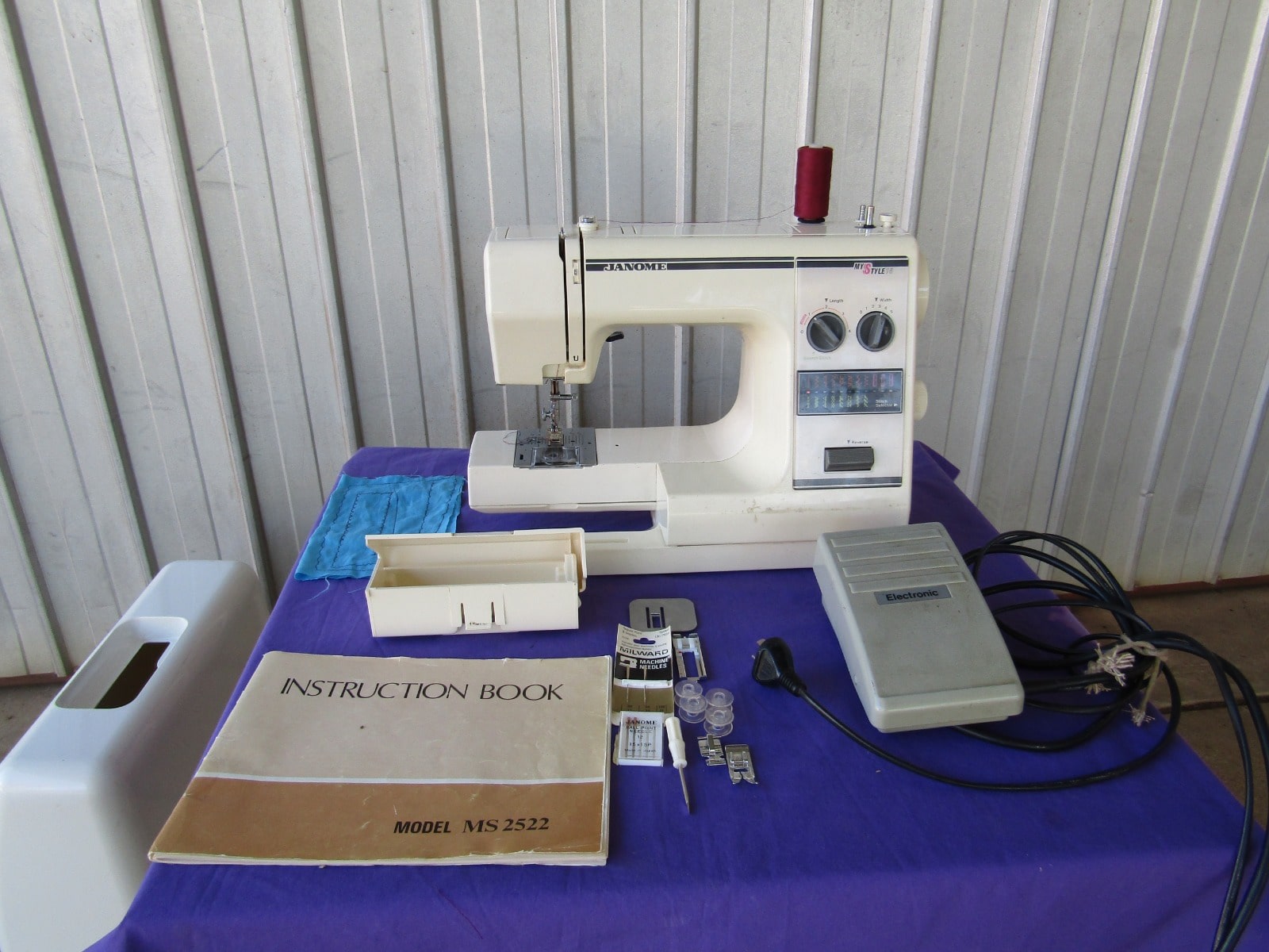 Janome My Style 16 Zig-Zag Sewing Machine Free Arm Button Hole