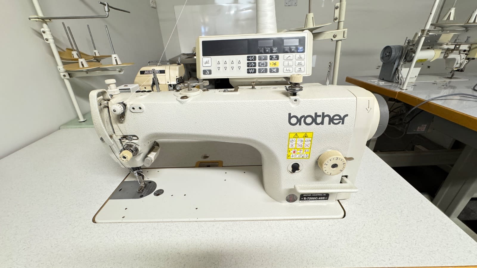 BROTHER S-7200C Industrial Sewing Machine Straight Stitch Auto