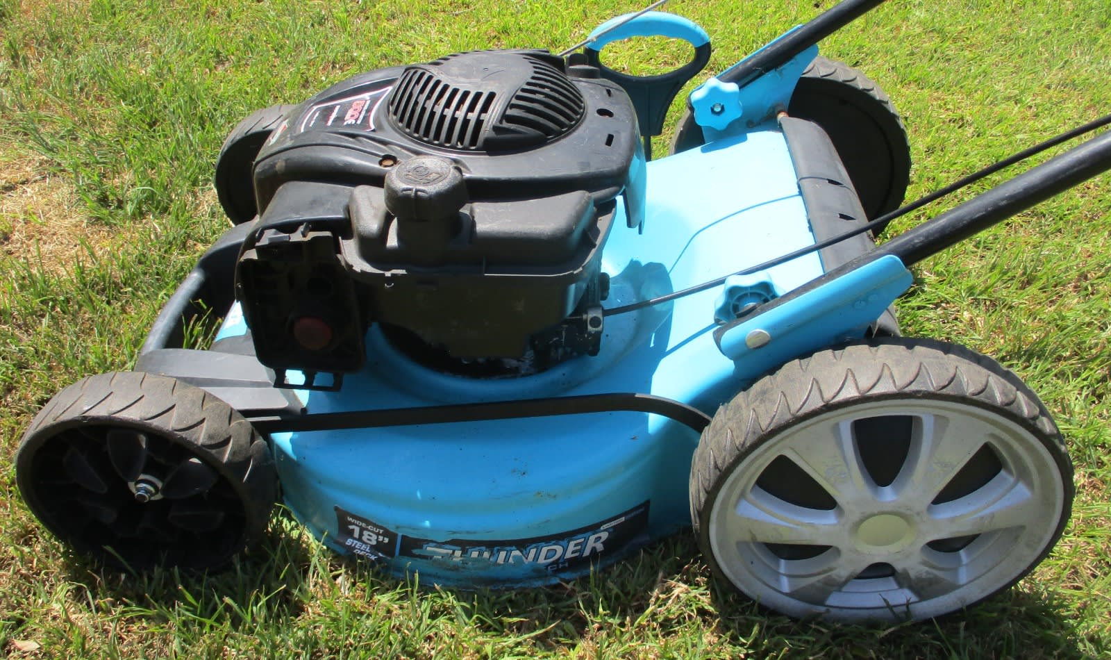 WRECKING VICTA THUNDER 500E LAWNMOWER SPARE PARTS