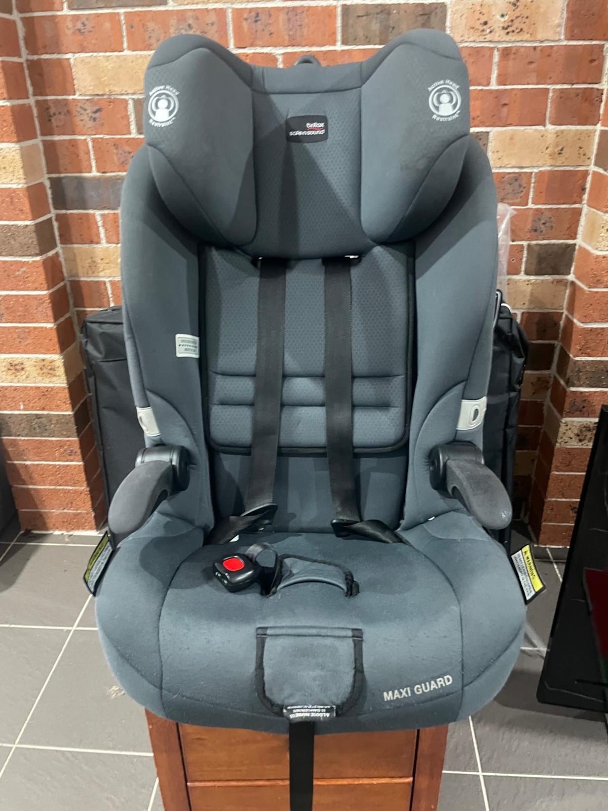 Britax Safe and Sound Maxi Guard Car Seat in Great Condition Car