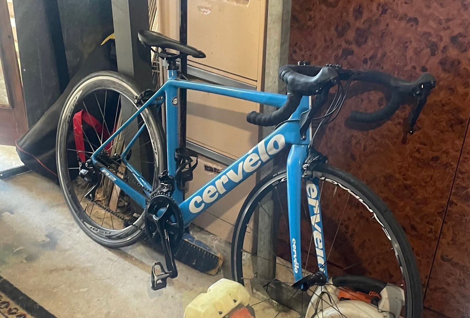Cervelo R2 Carbonfiber Road bike Men's Bicycles in Adelaide - Main Image