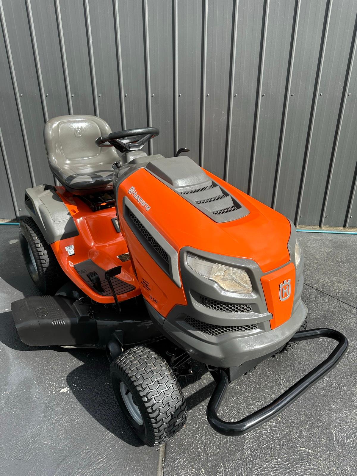 Husqvarna Ts242 Husqvarna 242 Ride On Mower HUSQVARNA TS242 Ride