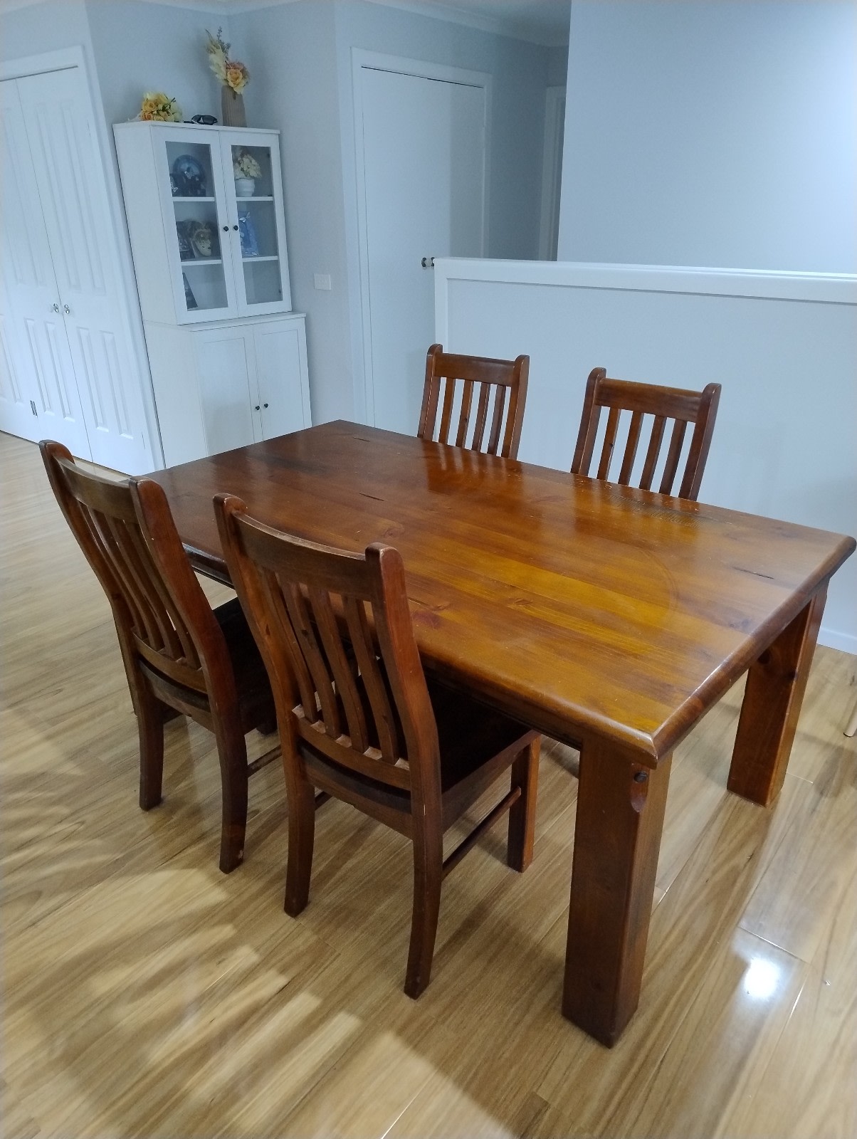 Six Chairs Dining Table And Chairs Gumtree Extendable Dining