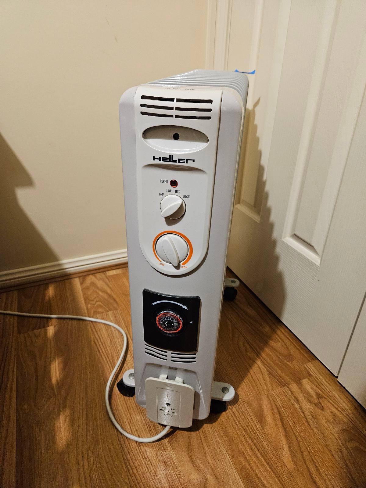 10 Fin Heller Oil Heater Air Conditioning Heating in Currans Hill