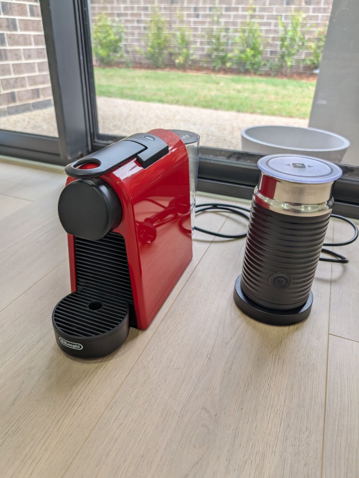 Aeroccino Essenza Mini And Milk Nespresso Essenza Mini Espresso