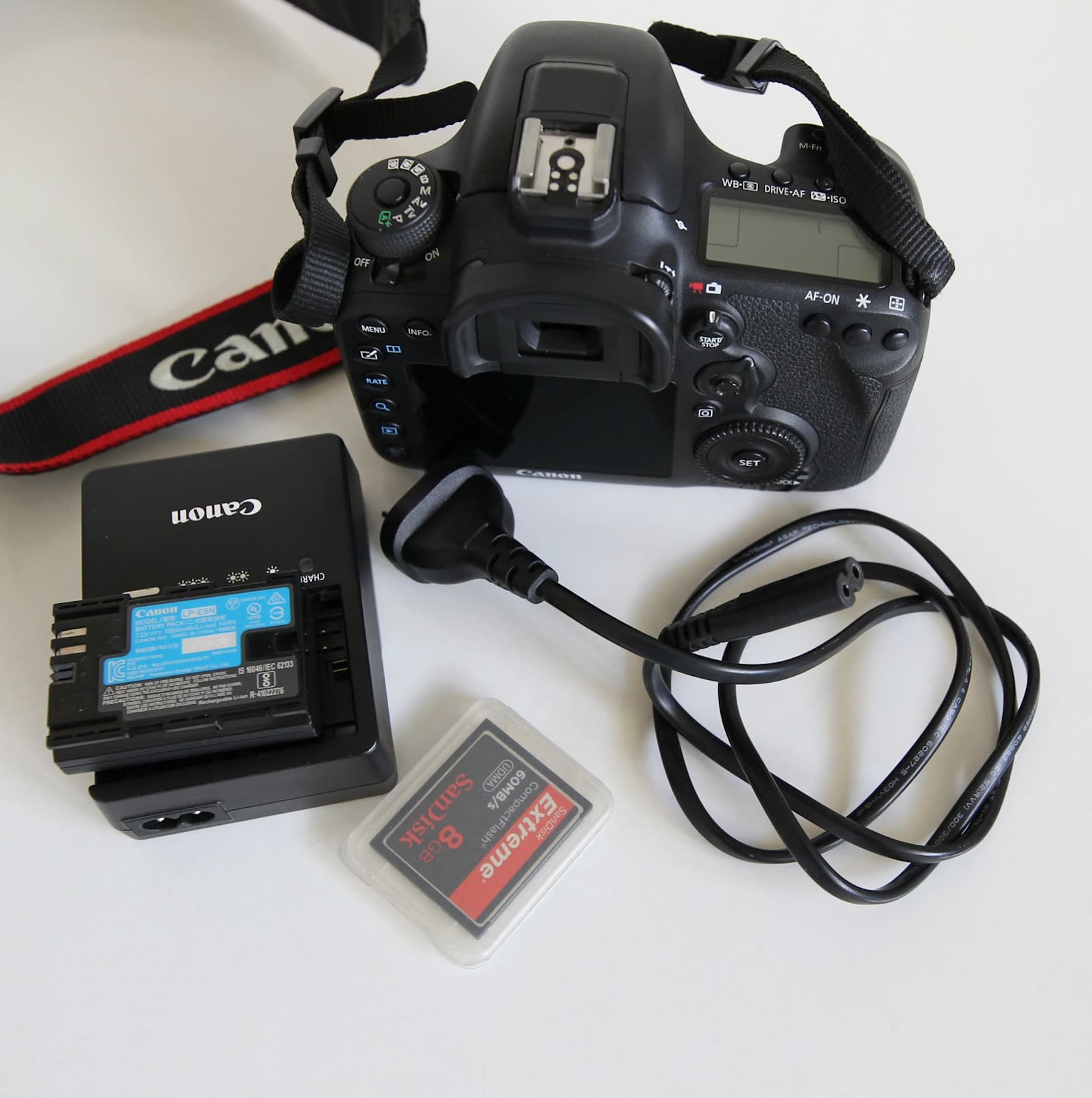 Like New Canon EOS 7D Mark II DSLR Camera very low shutter - Technical View
