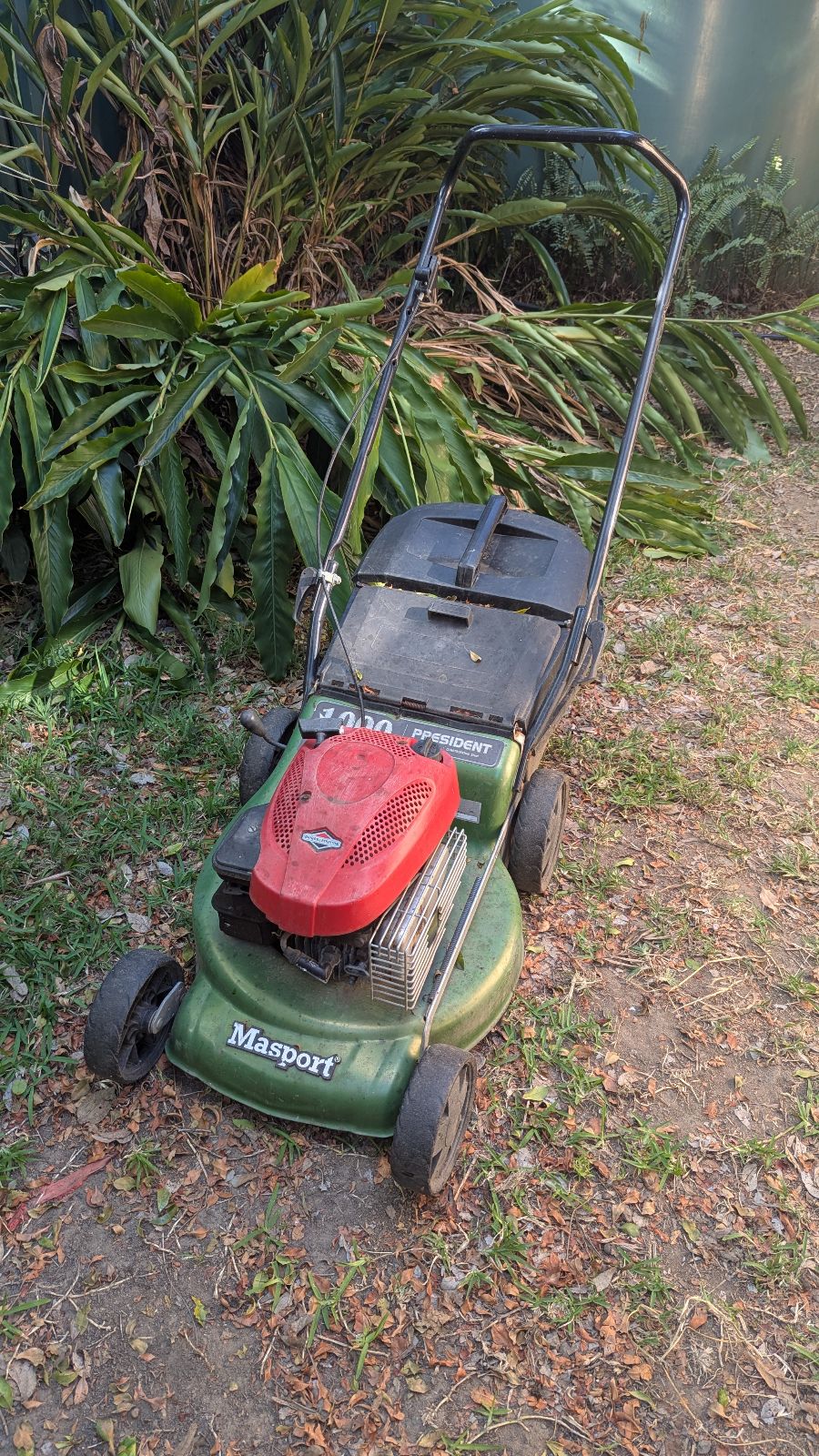 President 1000 lawn mower Lawn Mowers in Bellbowrie QLD