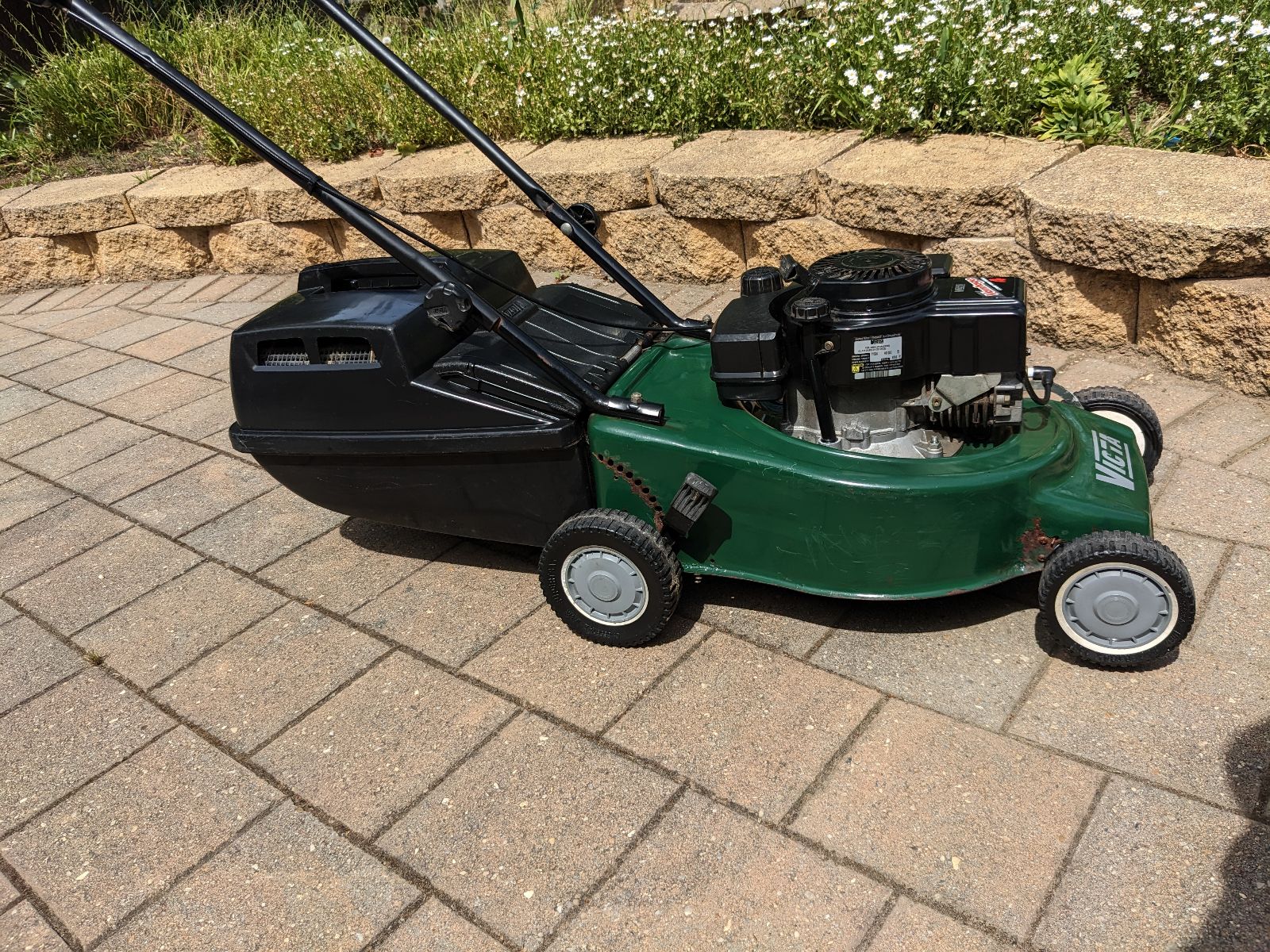VICTA VANTAGE STROKE PETROL LAWNKEEPER MOWER