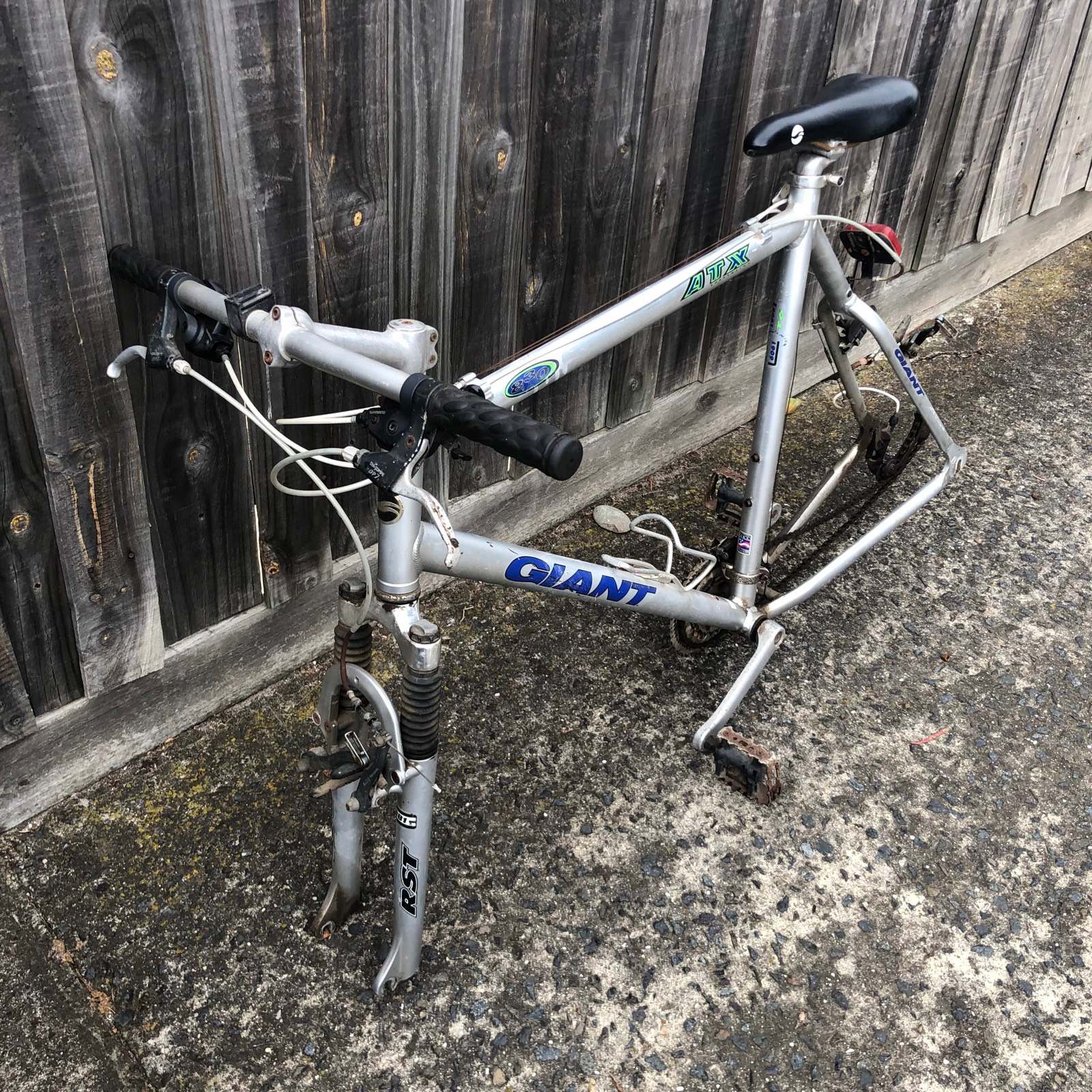 Giant bike ATX 830, XL frame missing wheels Men's - Main Image