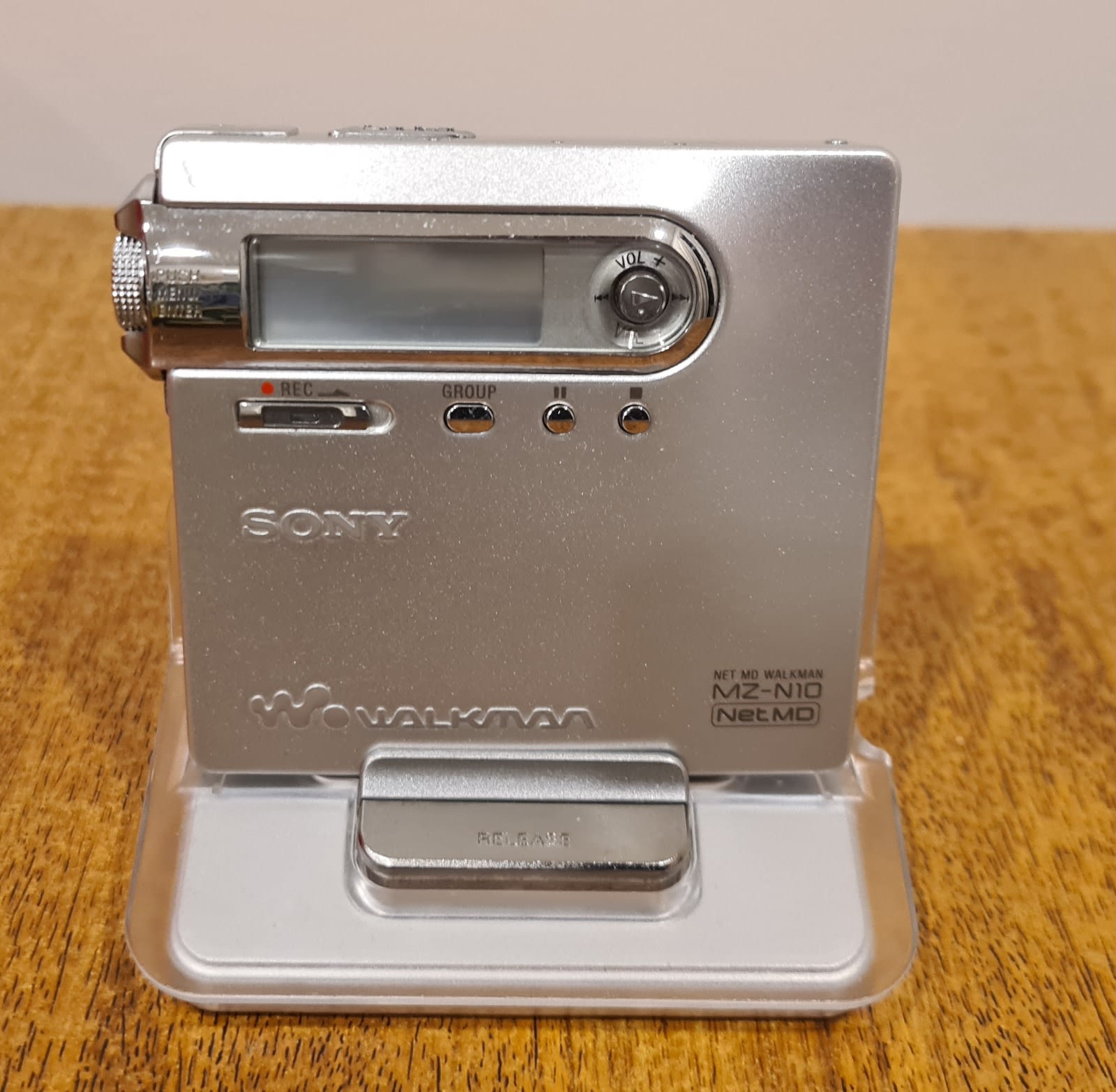 Sony MD Walkman MZ-N10 With dock and remote - iPods & MP3