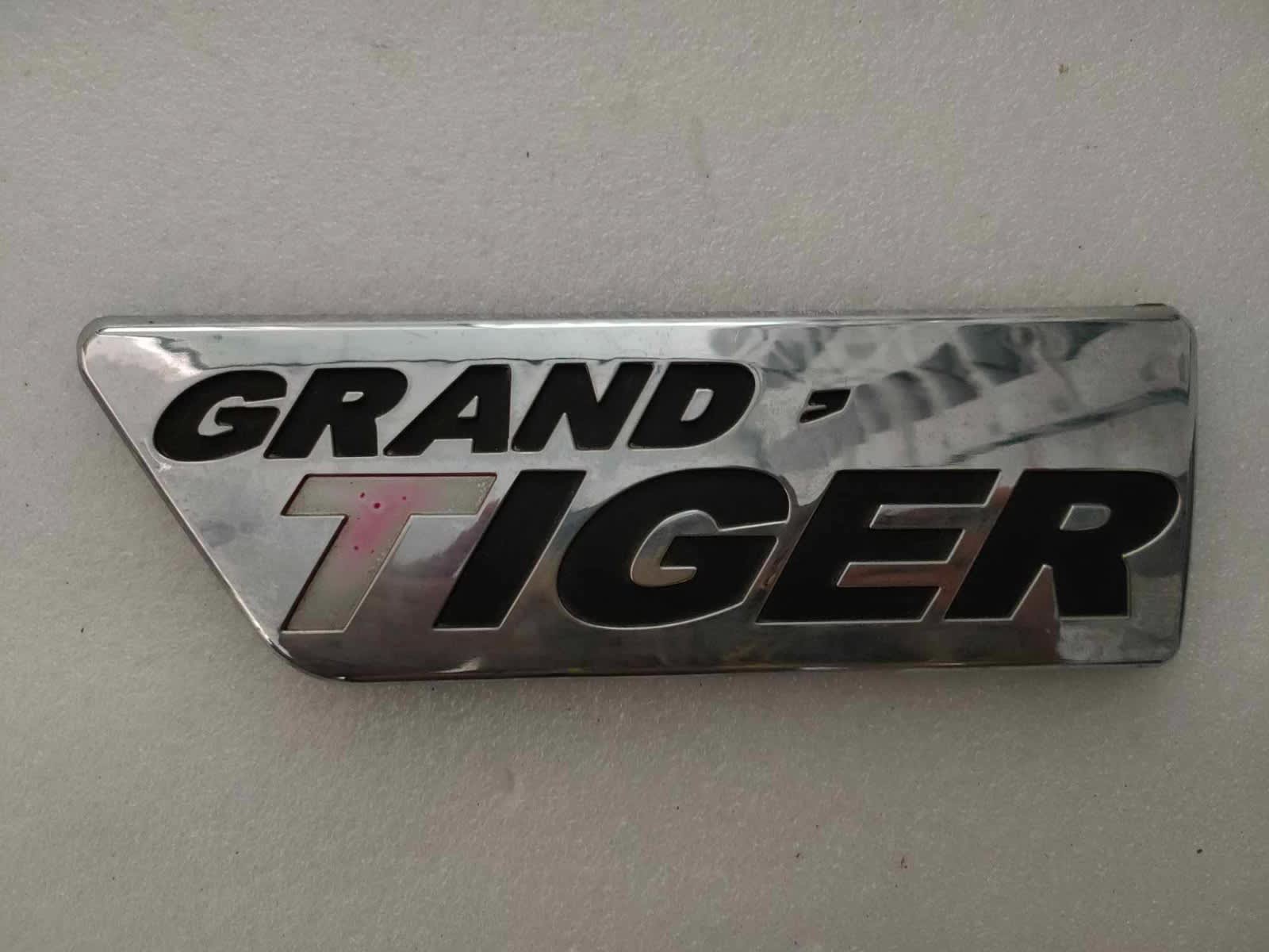 【P7625】THE BADGE／THE BADGE IS HERE AGAIN GENUINE JAGUAR BLACK ALLOY WHEEL CENTRE CAP BADGES NEW XF XE