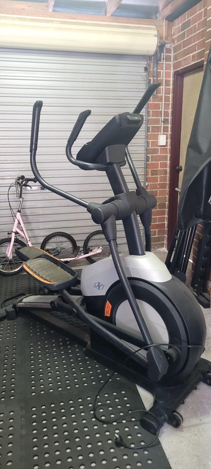 Elliptical Trainers Nordictrack Elliptical Life Fitness E1 Cross