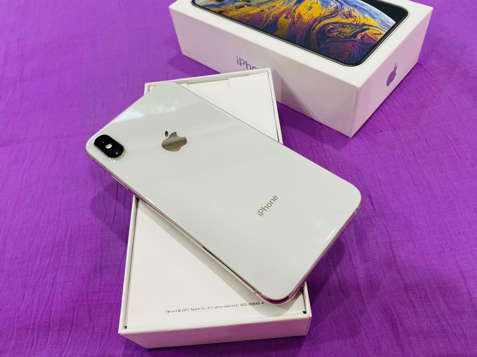 iPhone Xs Silver 256 GB au iPhone Xs Silver 256 GB au iPhone xs