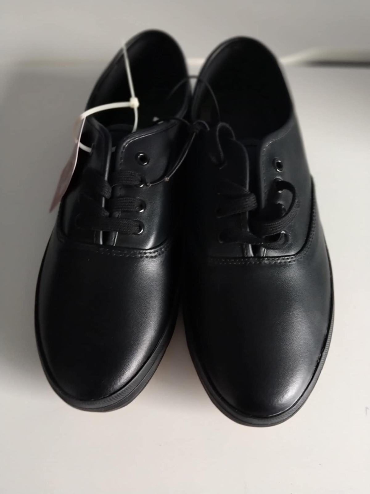 NEW TARGET SIZE 10 LEATHER LACE UP BLACK SHOES Women's Shoes