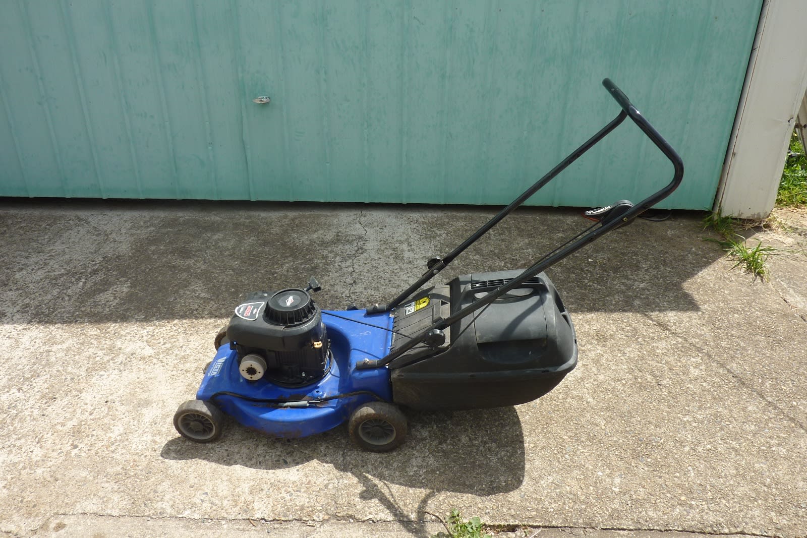 Victa Stroke Lawn Mower*Runs and Cuts Great*Downsizing - Main Image