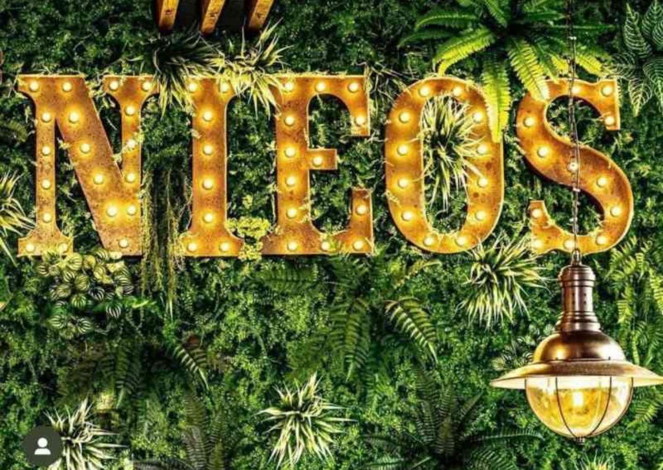 Waiter waitress Waiting Staff - E13743cd B427 43aa 94a2 C46c0a61161d