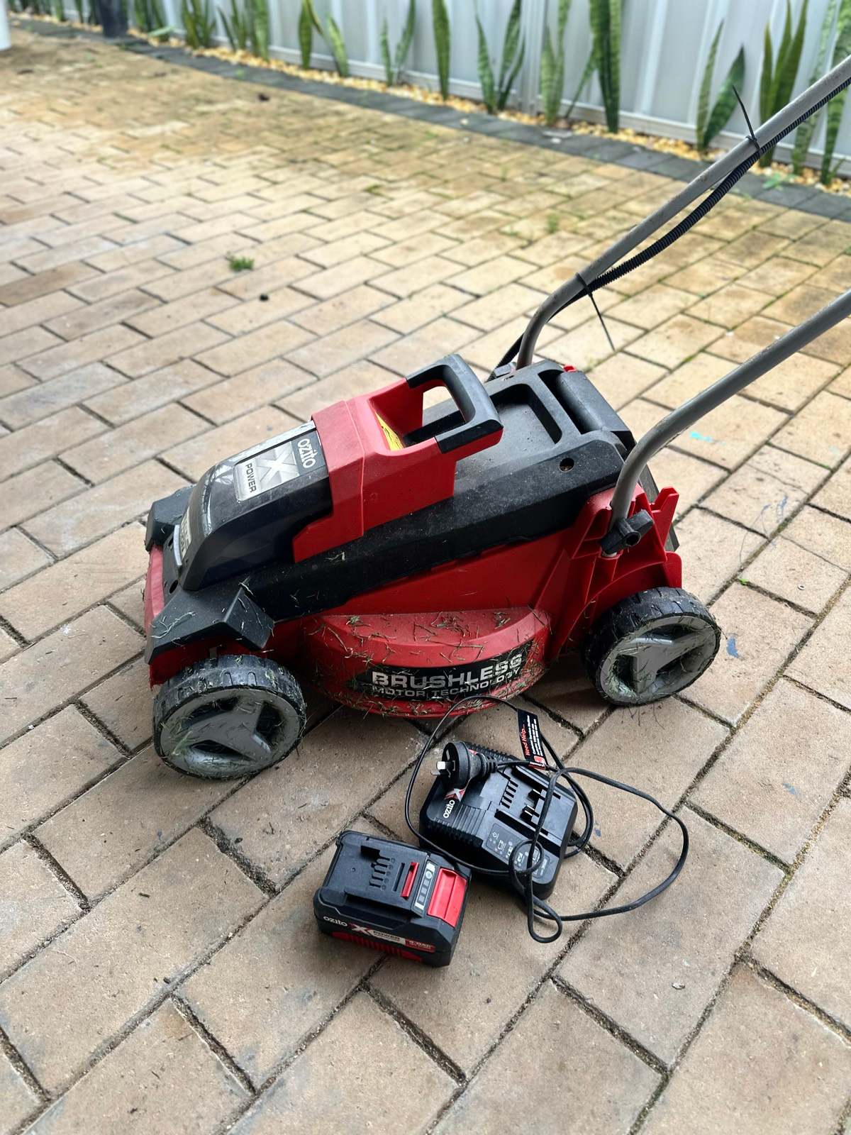 Bunnings Ozito 38cm Cordless Cylinder Mower Makita 36V Mower Reviews