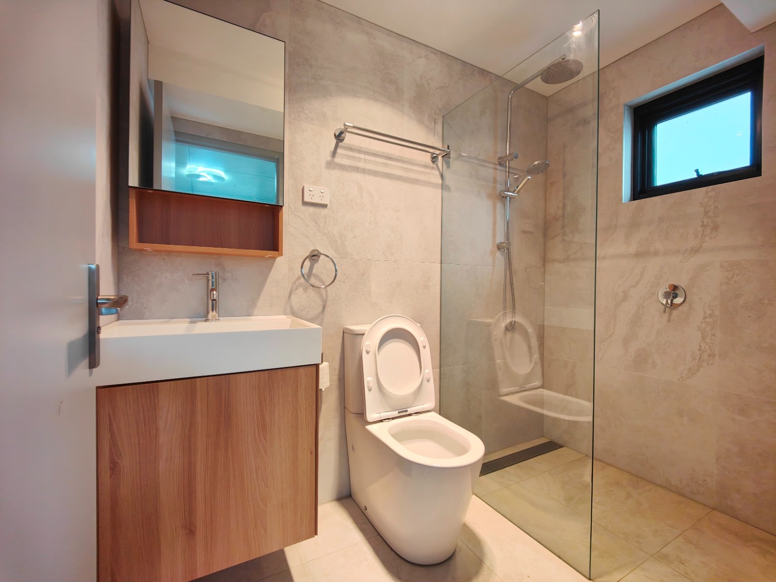 Contemporary Private Bedroom with En-suite Bathroom Share