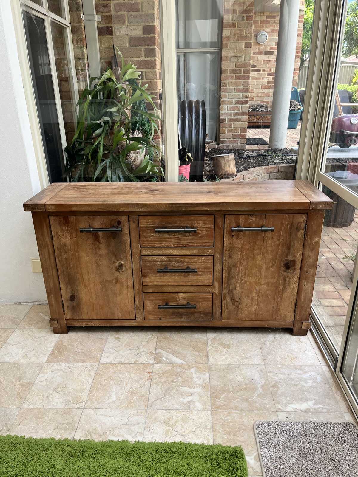 Buffet modern and matching coffee table 400 the lot as new