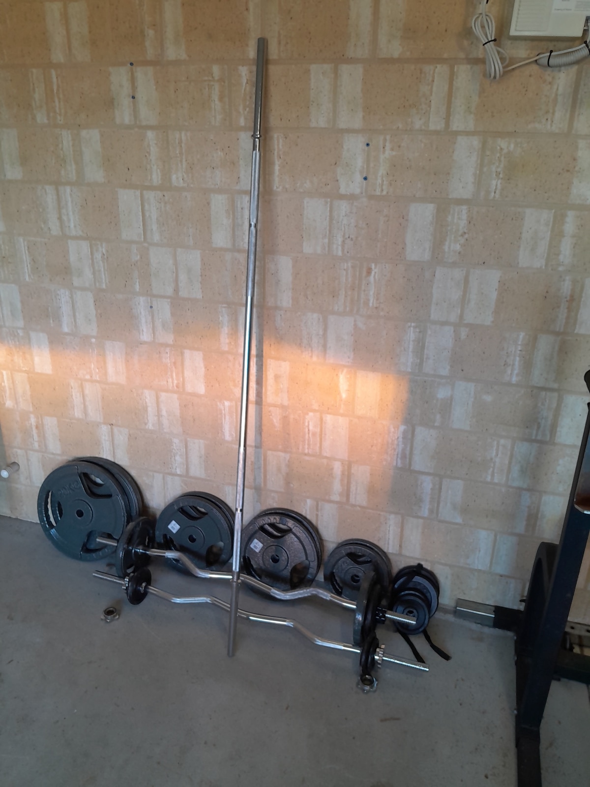 Weight Bench, rack, bars and weight plates Gym Fitness in