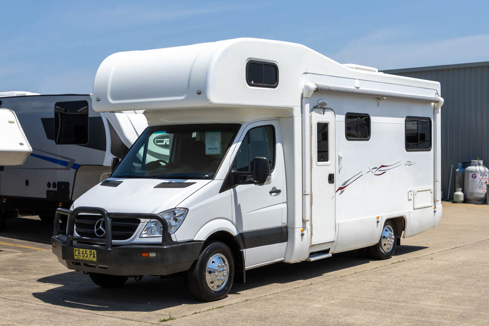 Custom Berth THL Motorhome #10537 Campervans