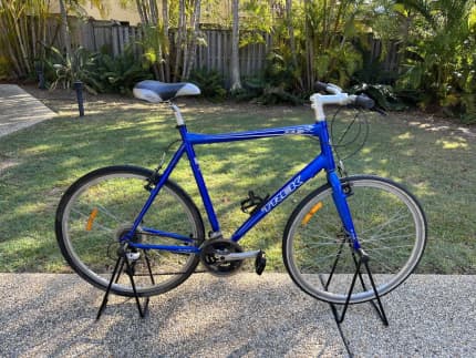 wall mounted bike rack horizontal